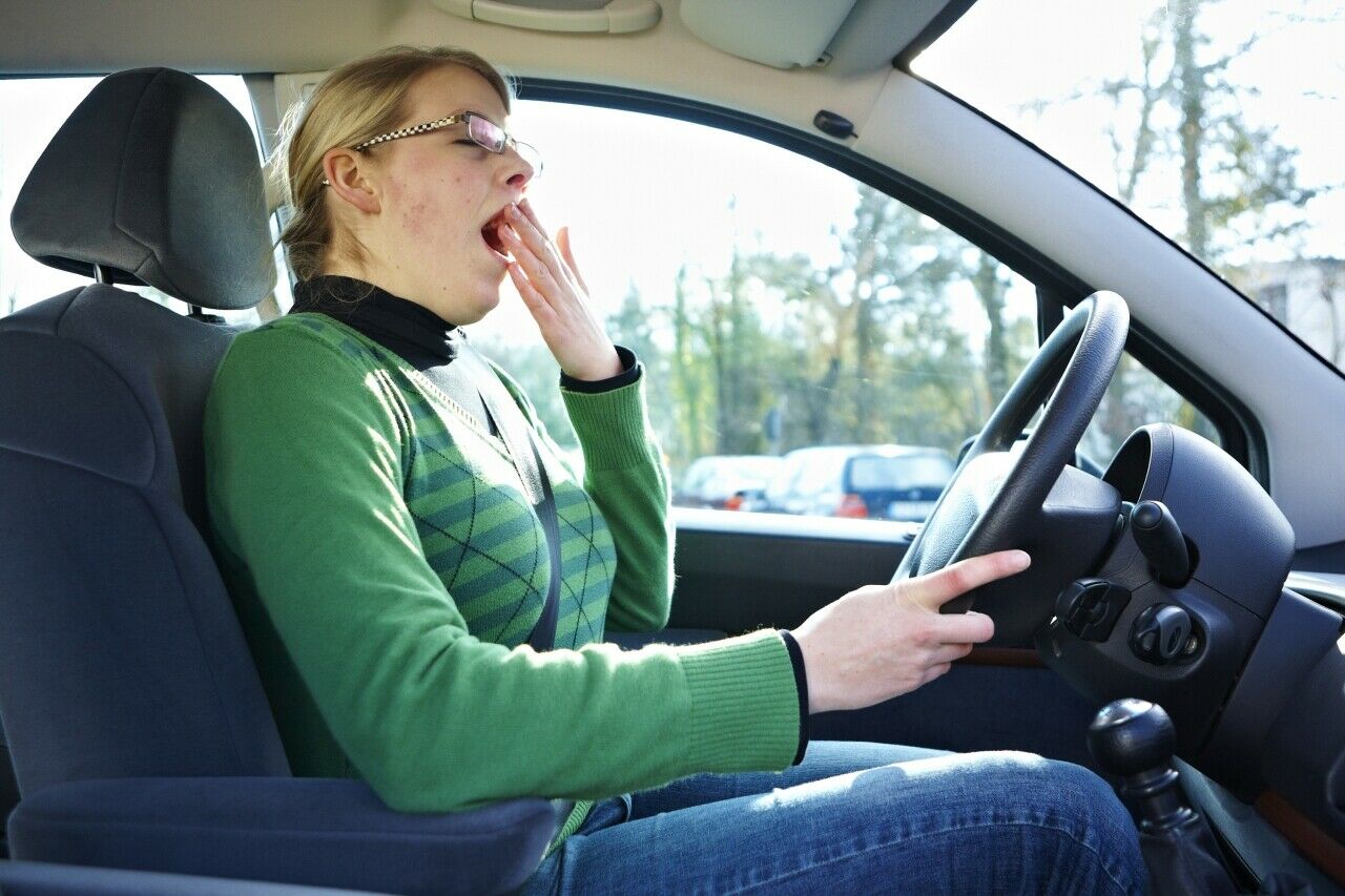 Laut Bericht der DGSM ist jeder vierte Autofahrer schon einmal am Steuer eingenickt