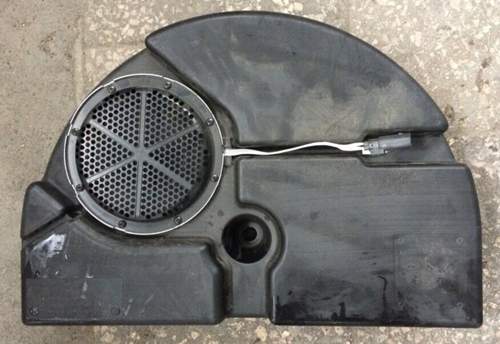 Ford-focus-iii-subwoofer-halbrund-bild-4