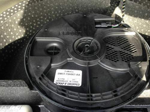 Ford-focus-iii-subwoofer-rund-bild-1