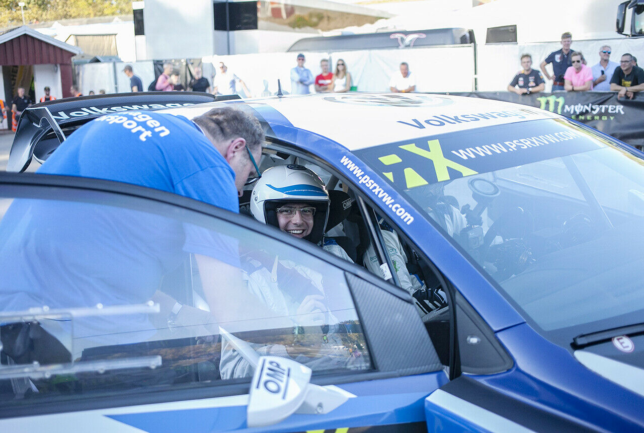 Wenn der Polo von Volkswagen PSRX quer geht, ist man besser gut angeschnallt. Kurz vor dem Start auf dem Estering