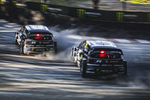 Nicht immer fahren die Piloten beim WRX im Drift um die Ecken, der wechselnde Belag erfordert manchmal auch "Linie"