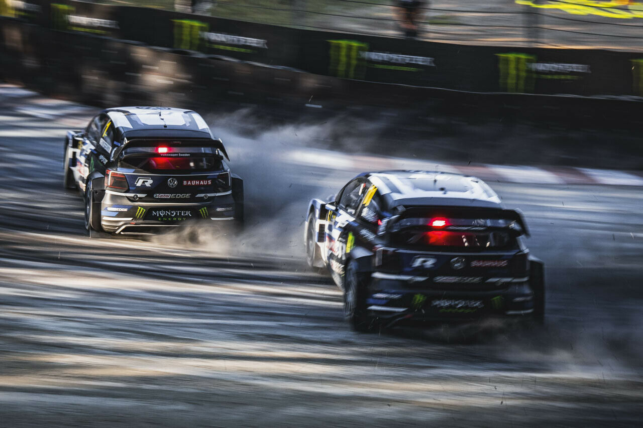 Nicht immer fahren die Piloten beim WRX im Drift um die Ecken, der wechselnde Belag erfordert manchmal auch "Linie"