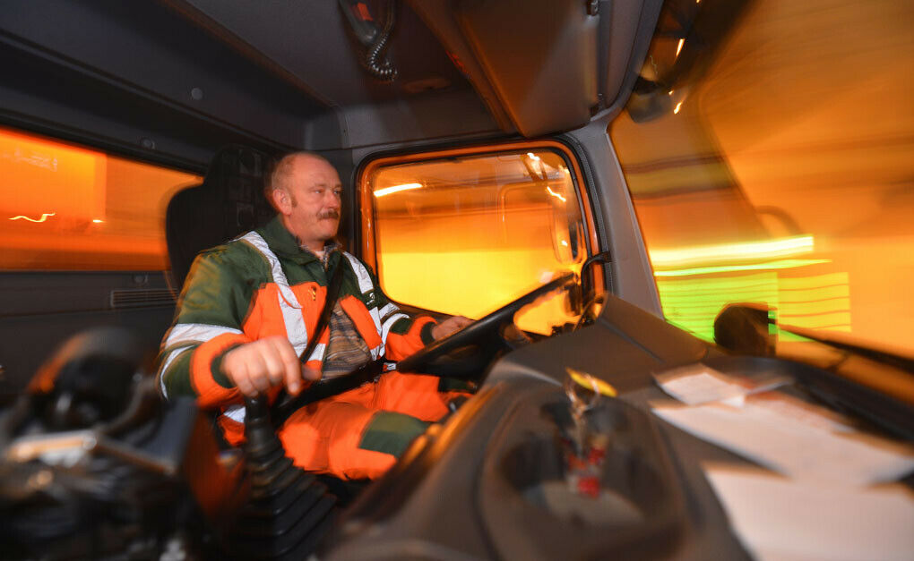 Tagsüber arbeitet Wolfgang Berns zusätzlich auf seinem Bauernhof.
