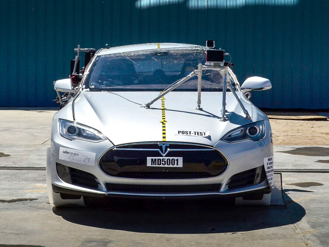 Gecrasht und vermessen. Das Model S schnitt in allen Tests mit Top-Wertung ab
