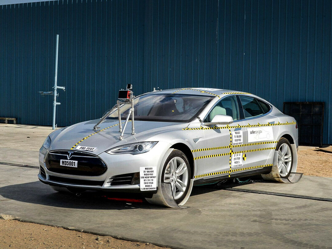 Vor dem Test. ein taufrisches Model S