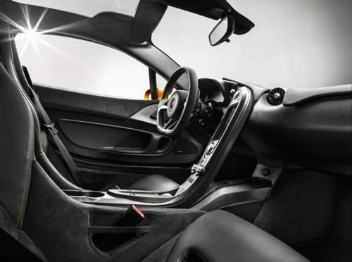 McLaren P1 Innenraum: Alcantara und unlackiertes Karbon.