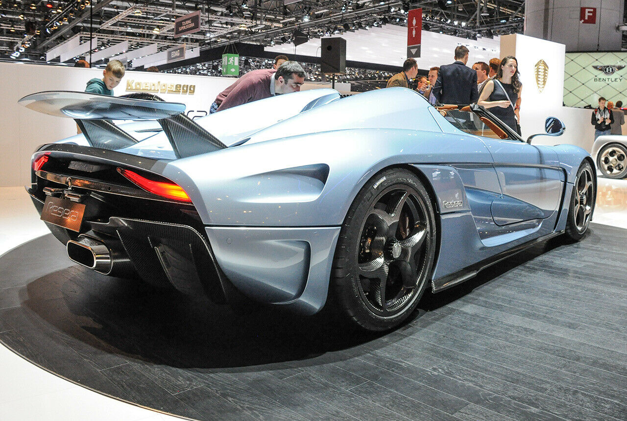 Am Heck des Regera prangt ein gewaltiges Mittelendrohr