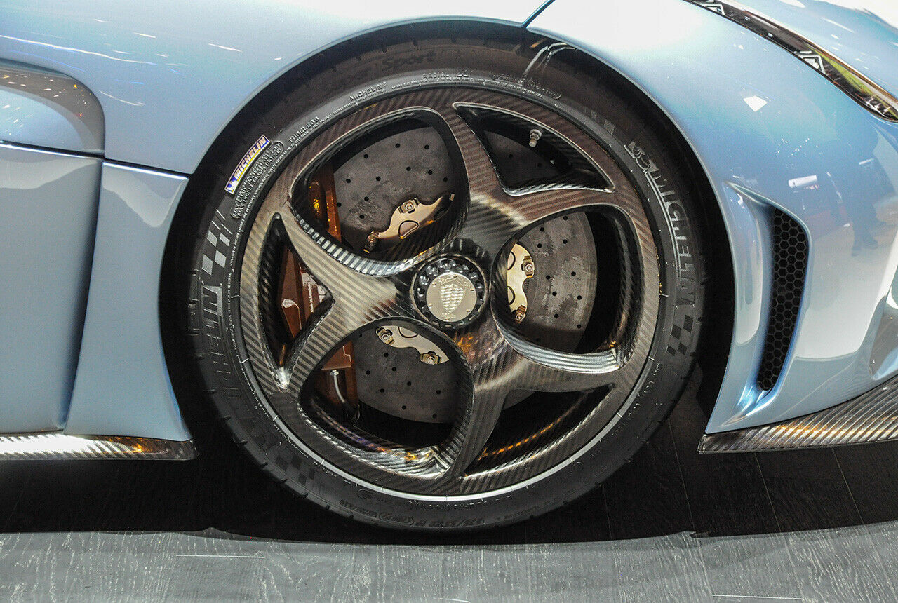 Der Regera fährt auf Carbon-Felgen