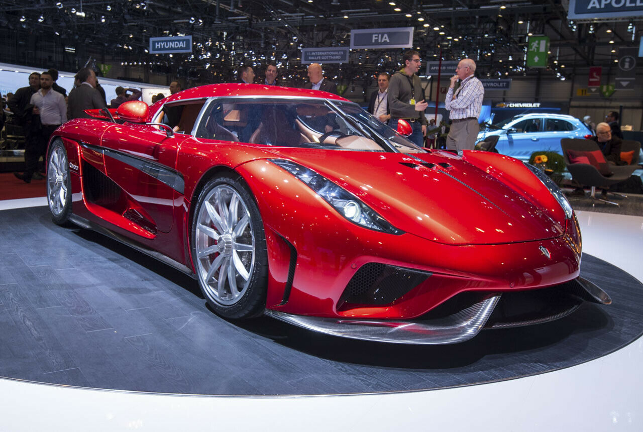 Die Serienversion des Koenigsegg Regera parkt auf der Genfer Messe 2016