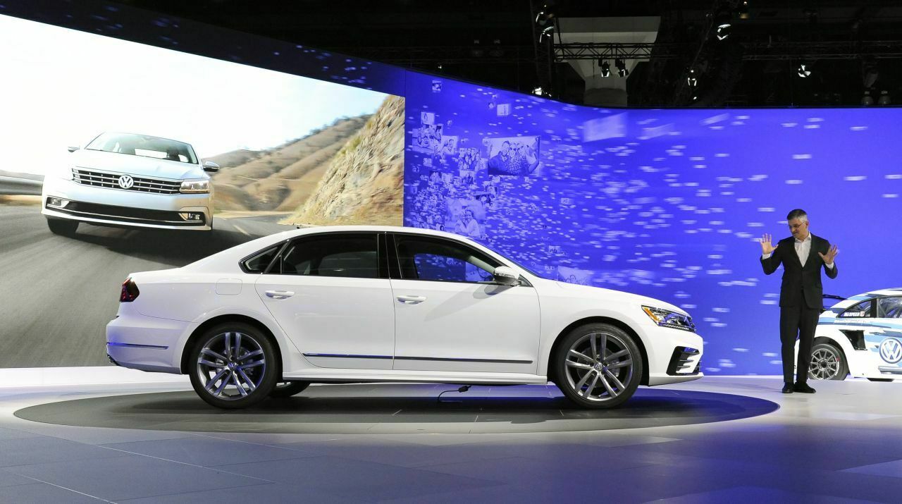 USA-Chef Michael Horn mit dem VW Passat (US-Version), Modelljahr 2016