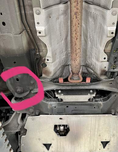 Volvo V70 von unten vorne links