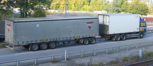 Riesenlaster mit 25,25 Metern Länge