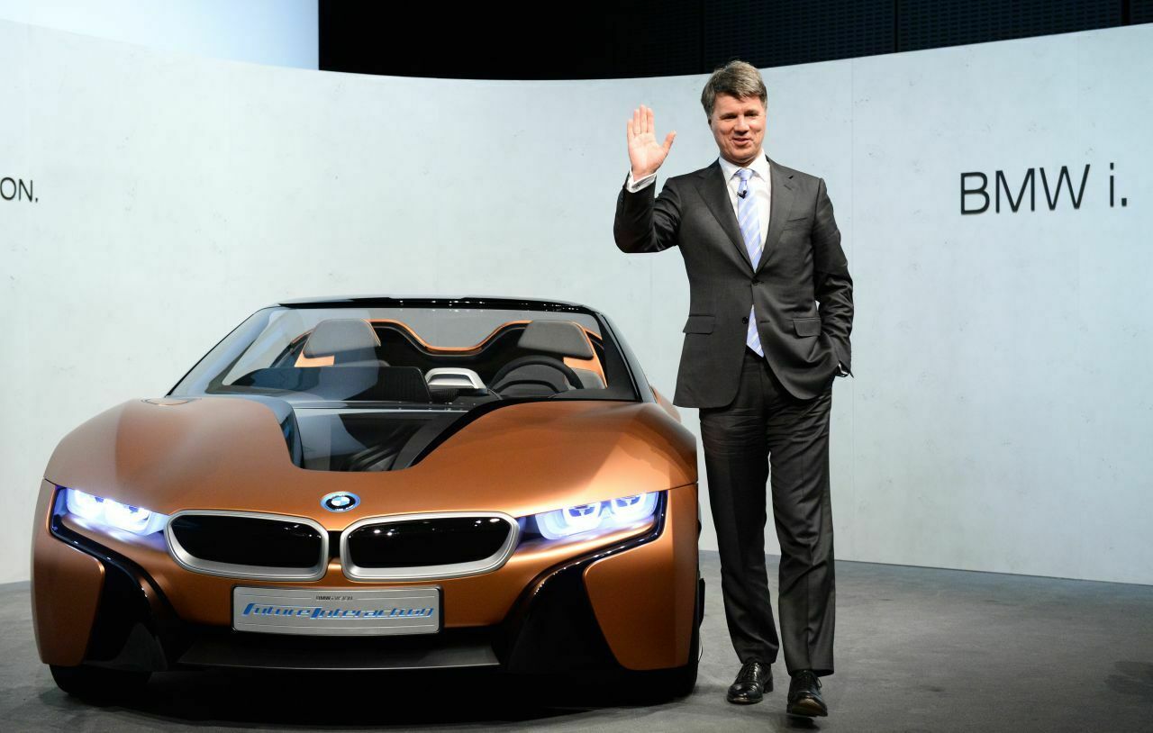 BMW-Chef Harald Krüger (r.) mit dem BMW i8: Zu wenig innovativ?