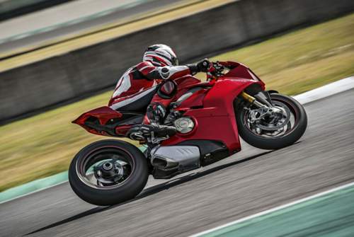 Der Supersportler schöpft mehr als 200 PS aus einem V4-Motor - ein Novum für Ducati