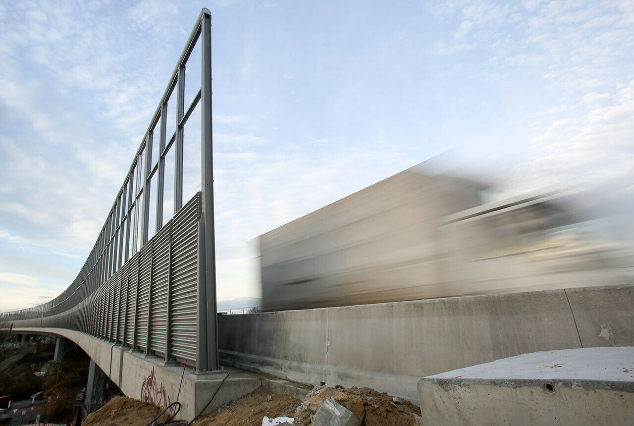 Der Bau von Autobahnen soll laut einem Medienbericht beschleunigt werden, in dem Klagen von Anwohnern und Verbänden erschwert werden