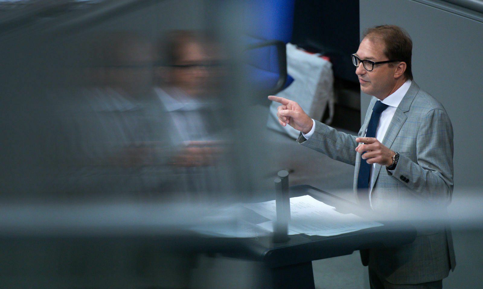 Verkehrsminister Dobrindt möchte mehr Geld in den Bau von Verkehrswegen stecken. Es fehlen nur die Pläne dafür
