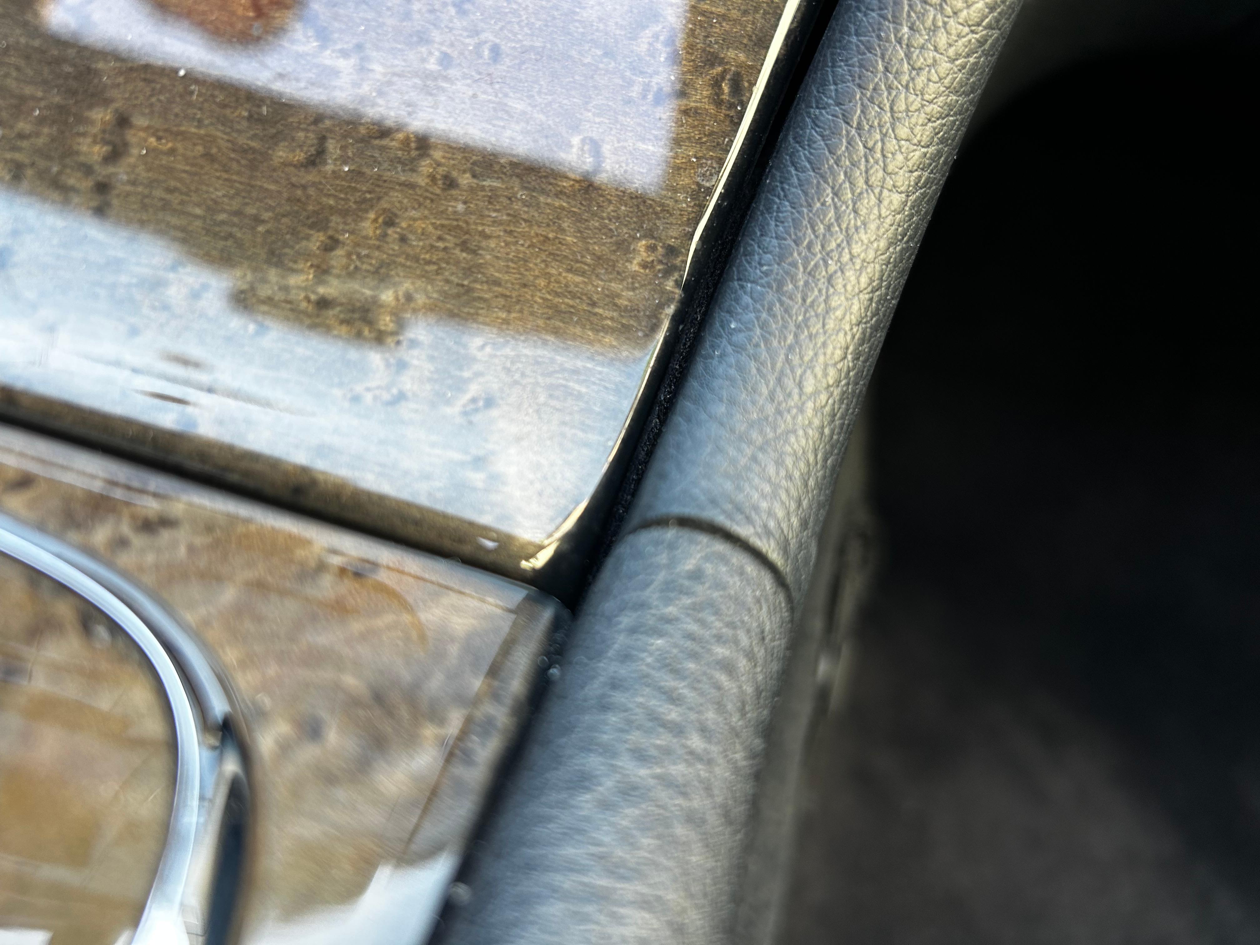 Verkleidung Mittelkonsole nicht bündig – wer kennt das?