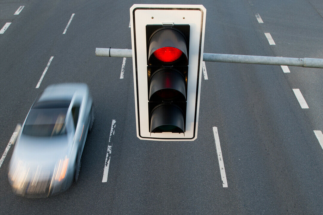 Mit intelligente Ampelsystemen kann der Verkehrsfluss erhöht und Staus reduziert werden