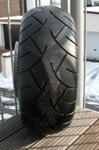 Rear-tire-02