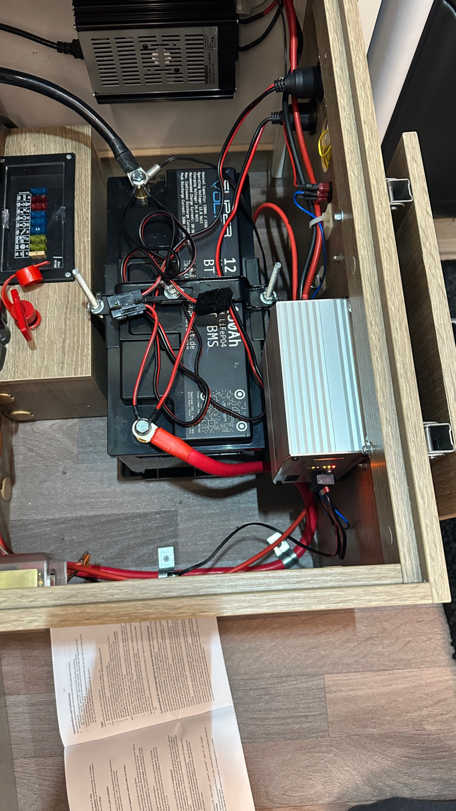 Verschmortes Kabel am Ladebooster