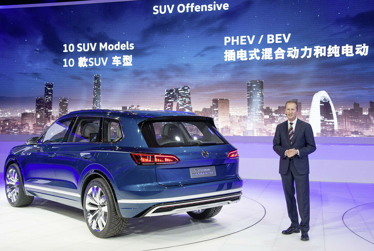 VW-Marken-Chef Herbert Diess präsentierte in diesem Jahr auf der Auto Shanghai die Studie VW T-Prime Concept GTE, ein Ausblick auf den neuen Touareg