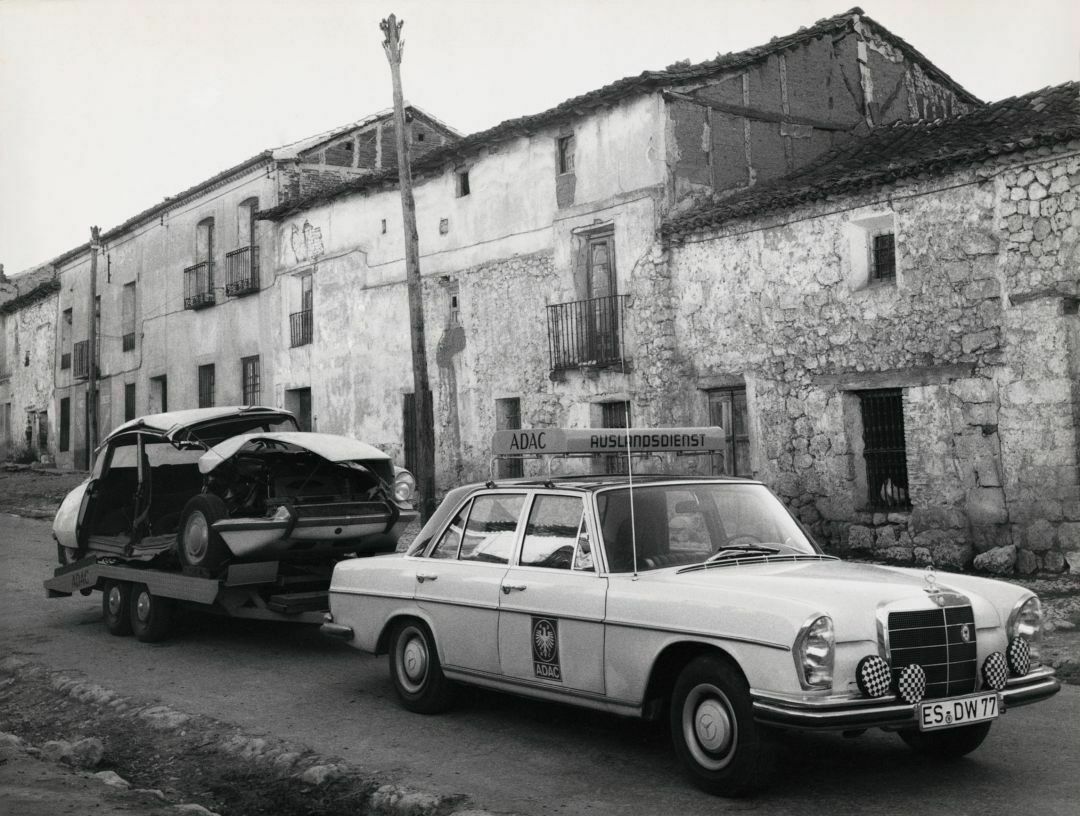 Ein Rücktransport aus Frankreich - der ADAC blickt auf 50 Jahre Notruf zurück