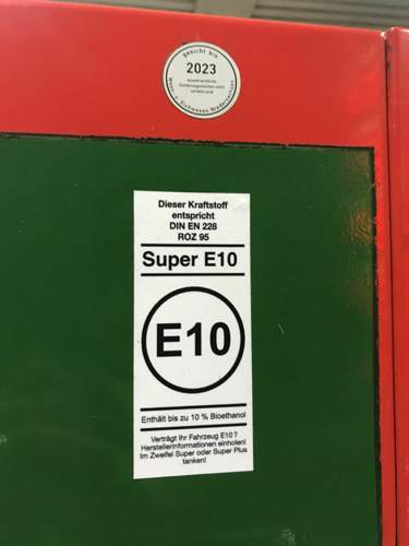E10