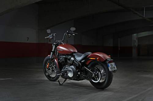 Harley-Davidsons Street Bob bringt maximal 190 Kilometer pro Stunde auf die Straße