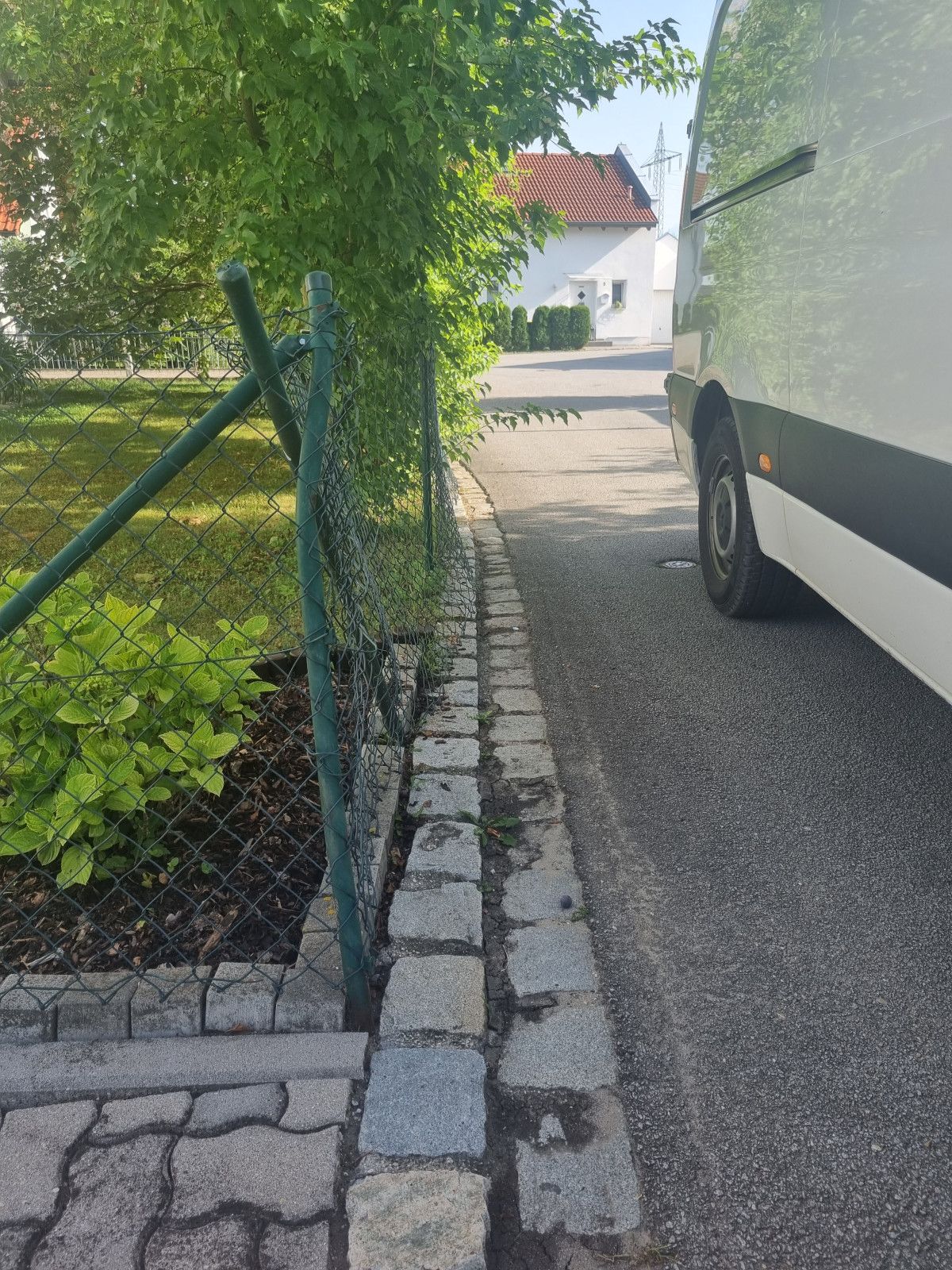 Verwarnung angeblich Zaun angefahren