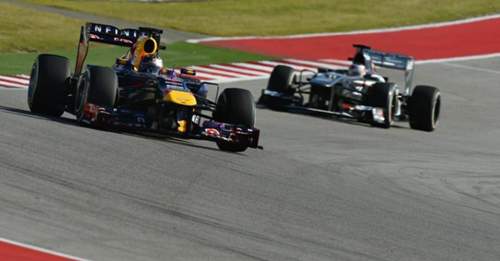 Sebastian Vettel vor Nico Hülkenberg beim Training auf der Rennstrecke in Austin, Texas