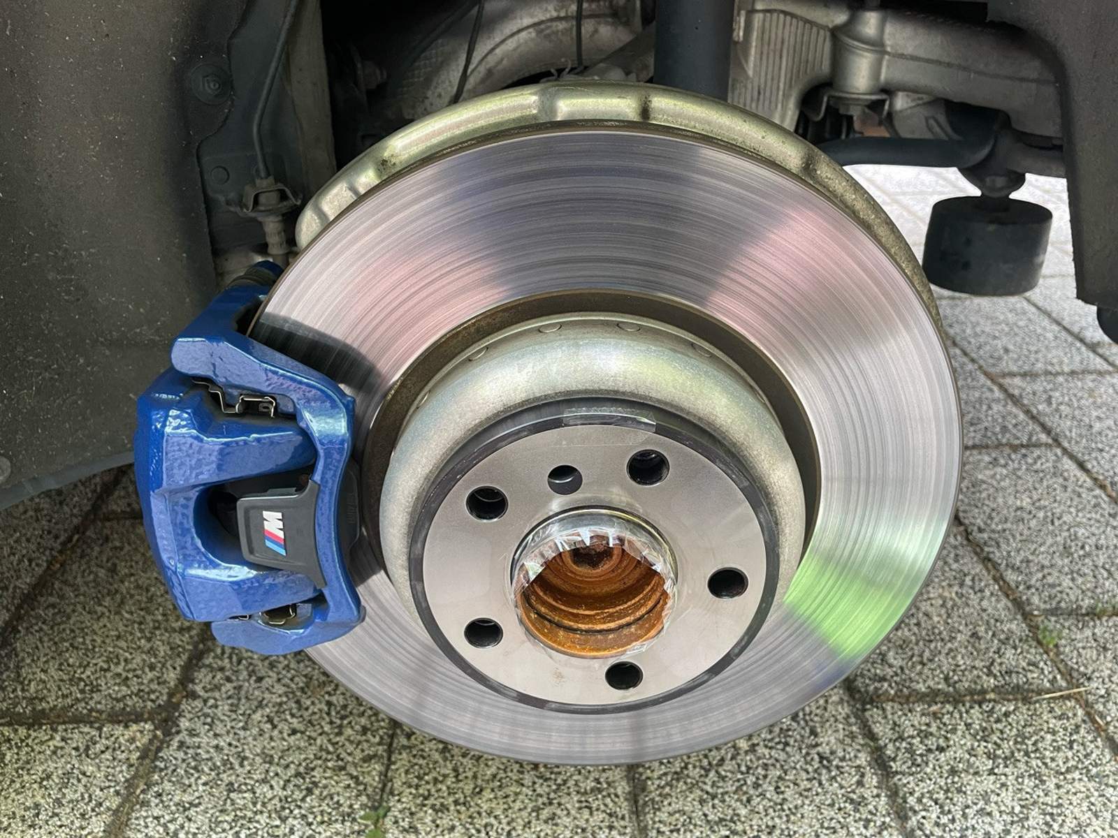 bmw g30 vibration beim bremsen BMW Lenkrad vibrieren/zittern beheben! main image 1