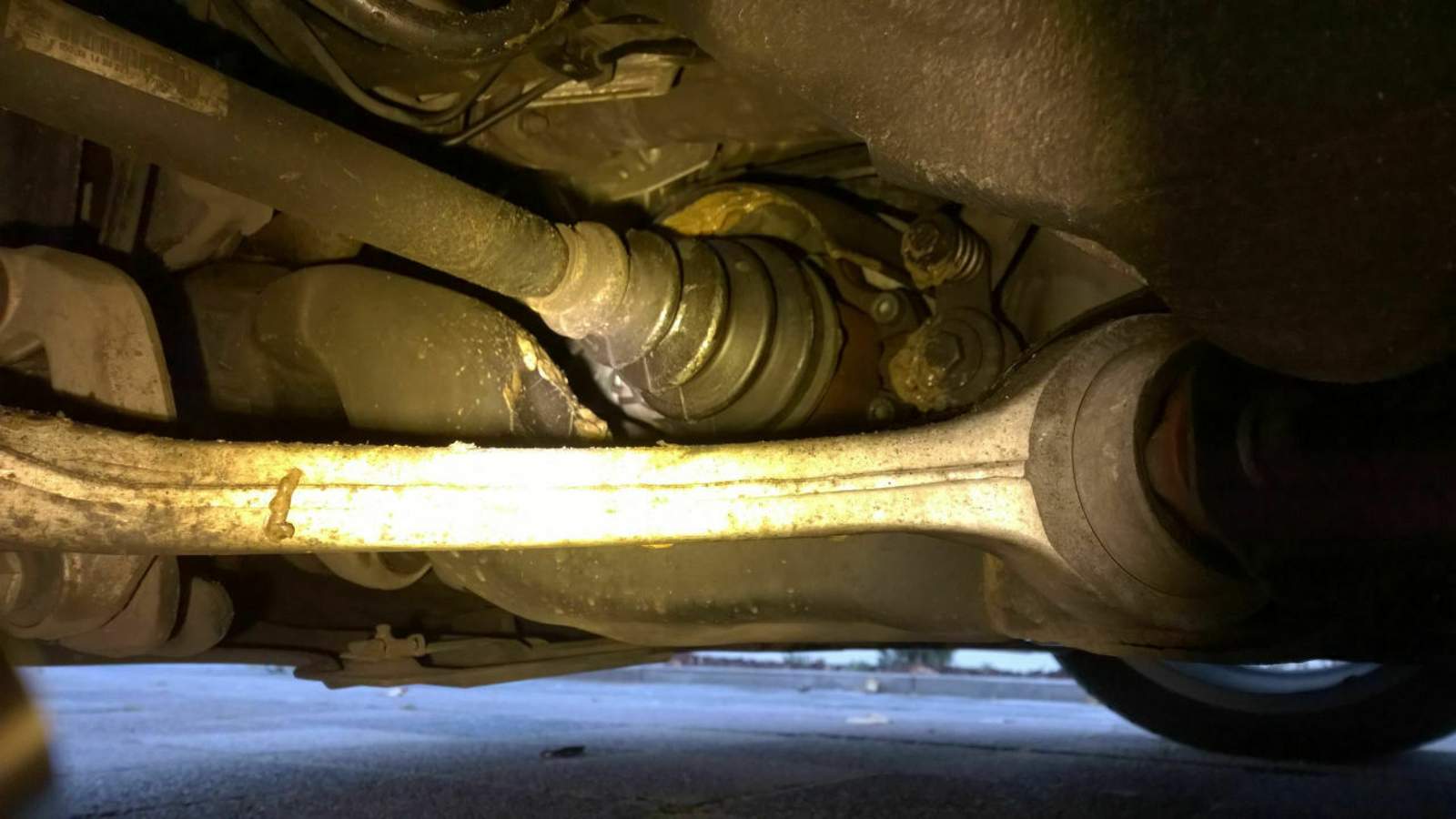 audi a6 4f antriebswelle vibration ANTRIEBSWELLE VORDERACHSE LINKS für AUDI A6 C6 A8 GETRIEBE AUTOMATIK AUCH  ALLRAD main image 0