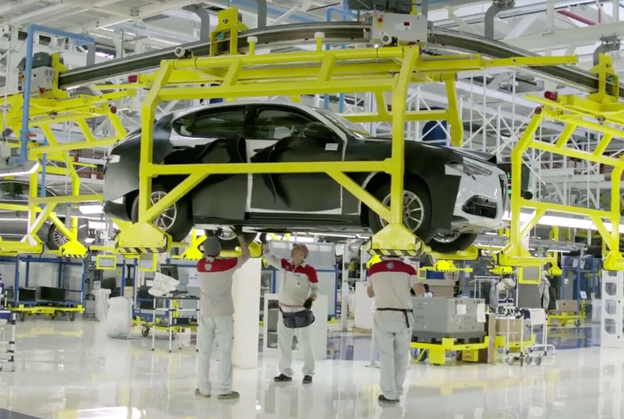 Das Alfa Romeo SUV war jetzt kurz in einem Film über ein FCA-Werk zu sehen