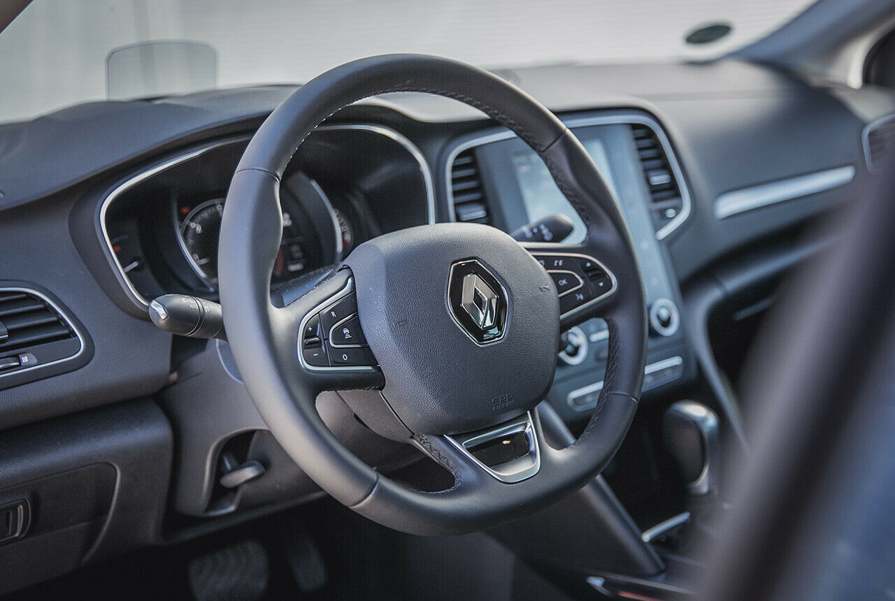 Teil des Leder-Pakets im Renault Mégane ist das Nappaleder-Lenkrad mit Heizung
