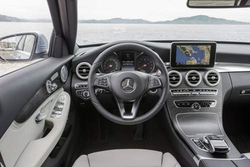 Mercedes C 350e: Cockpit