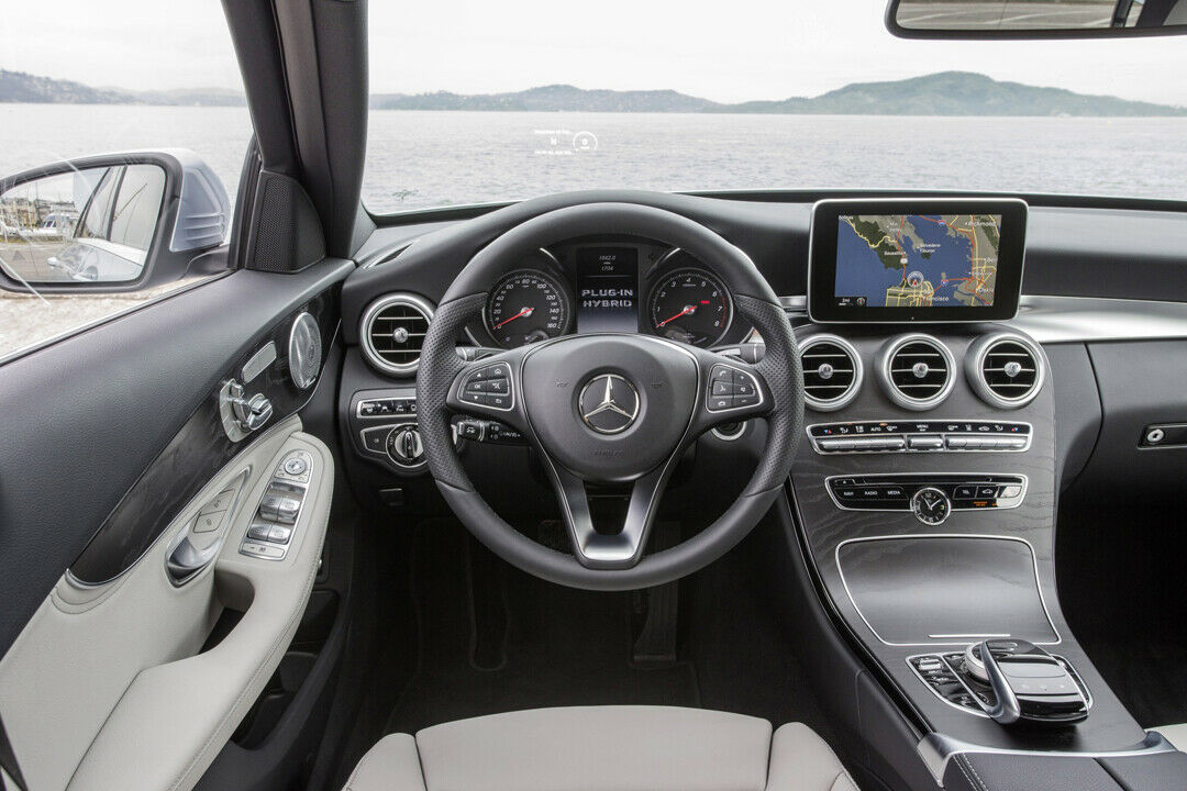 Mercedes C 350e: Cockpit