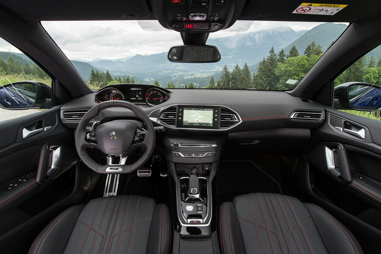 In der Mittelkonsole des neuen Peugeot 308 ist die jüngste Generation des Touchscreens-Multimedia-Systems zu finden