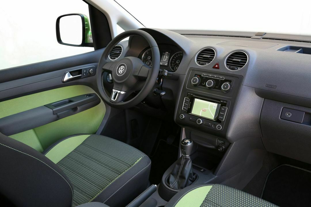 Das Cockpit des VW Cross Caddy