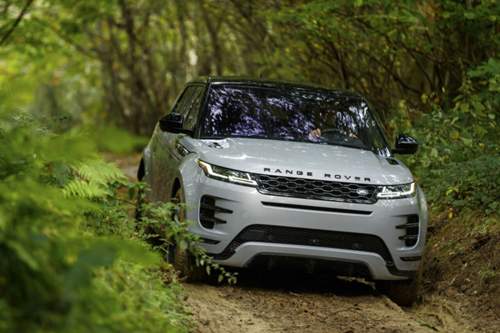 Der Evoque ist der erste Range, der auf der neuen Quermotor-Architektur (PTA) aufbaut