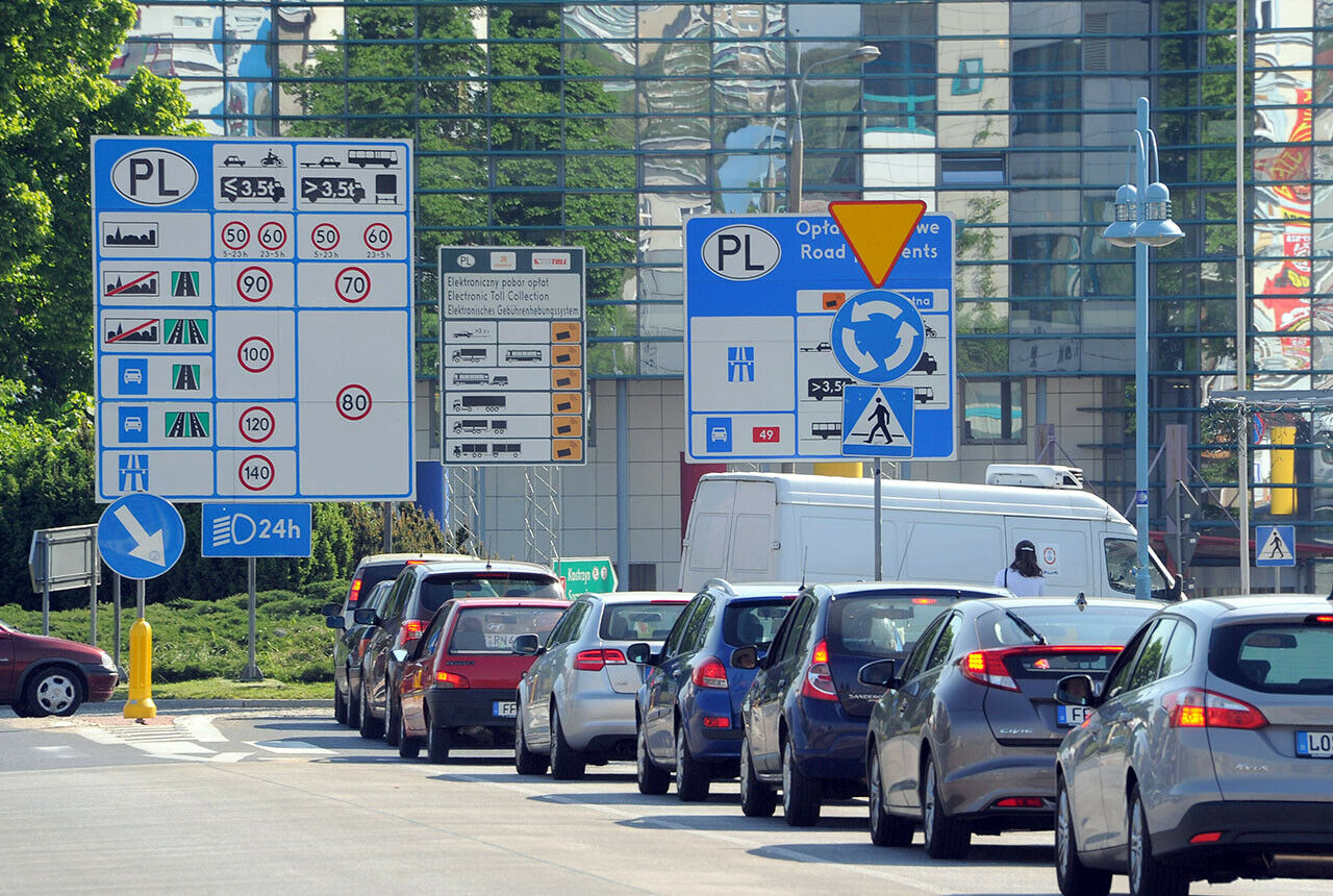 Alles klar? So schnell darf in Polen gefahren werden. Mit 140 km/h auf der Autobahn haben unsere Nachbarn eine Ausnahmeregel