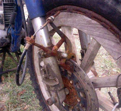 Vielleicht so: Ein Witzefred - um die Biker auf zu lockern