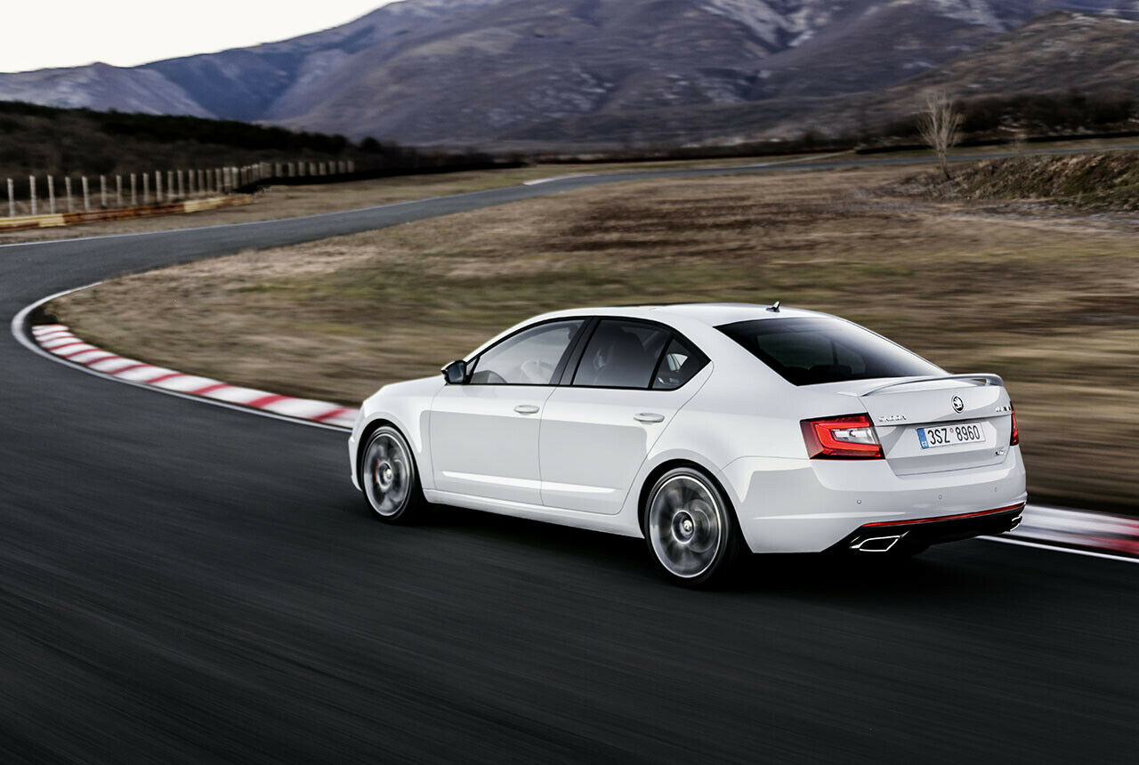 Das RS-Modell übernimmt Assistenzsysteme und Infotainment-Anlage vom gelifteten Basismodell
