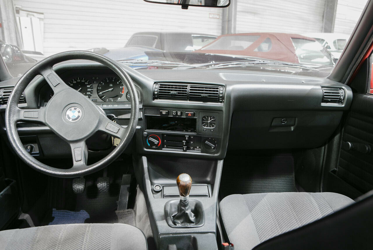 Das Interieur sieht noch gut aus - selten bei diesem Modell. Auf das Radio kann man verzichten