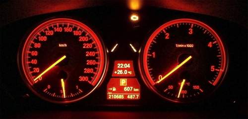 Bmw-e61-m535d-tacho-300-nacht