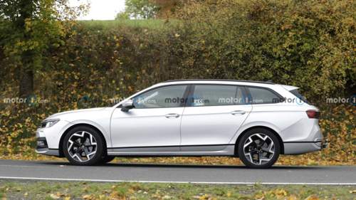 2024-volkswagen-passat-rear-view-spy-pho