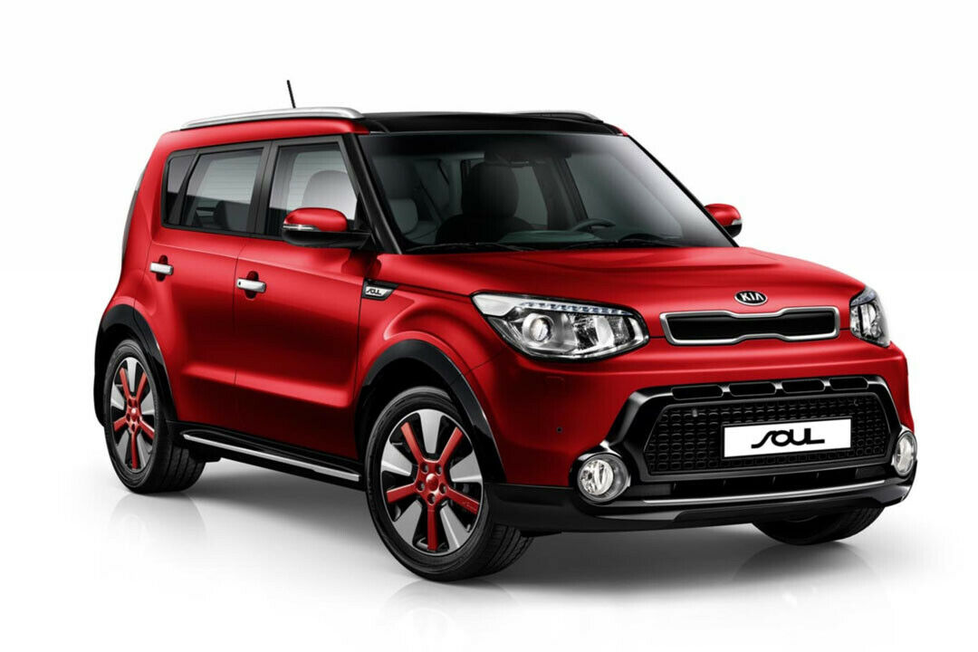 Im Kia Soul Iconic leuchten Xenon-Scheinwerfer die Fahrbahn aus, diese sind in der regulären Version nicht verfügbar