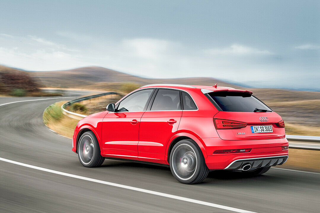 Mit mehr Leistung sprintet der RS Q3 schneller, regelt aber trotzdem bei 250 km/h ab