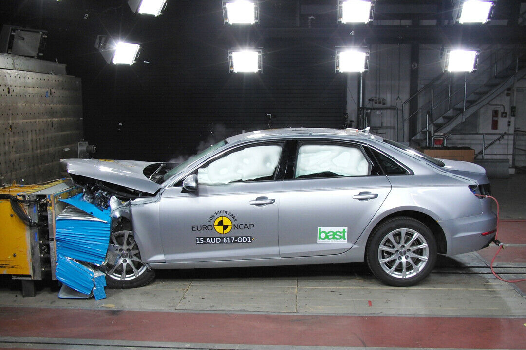 Der neue Audi A4 wurde beim Euro-NCAP-Crashtest mit fünf Sternen bewertet