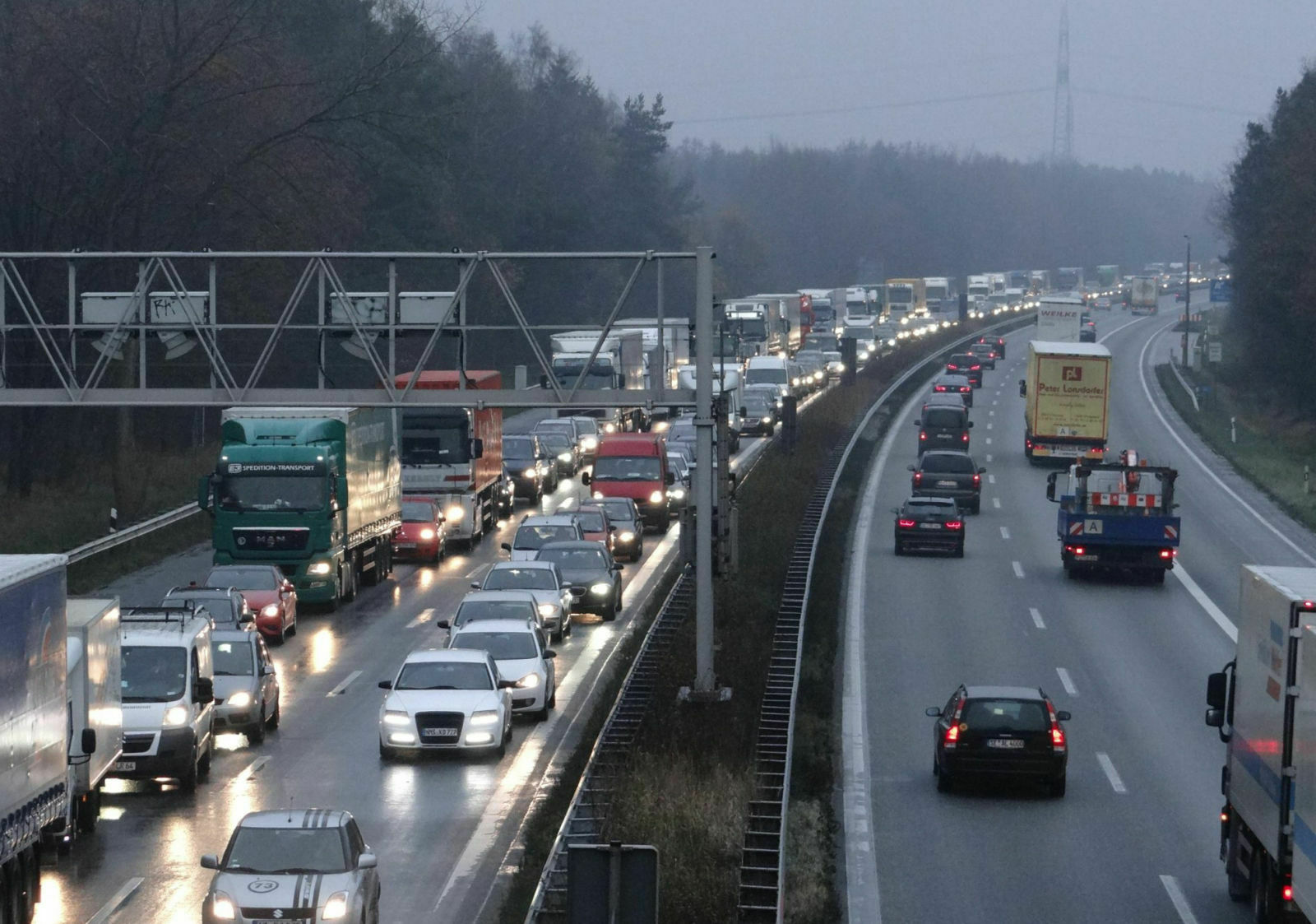 Auf der A7 kam es an Heiligabend zum Auffahrunfall mit fünf Autos