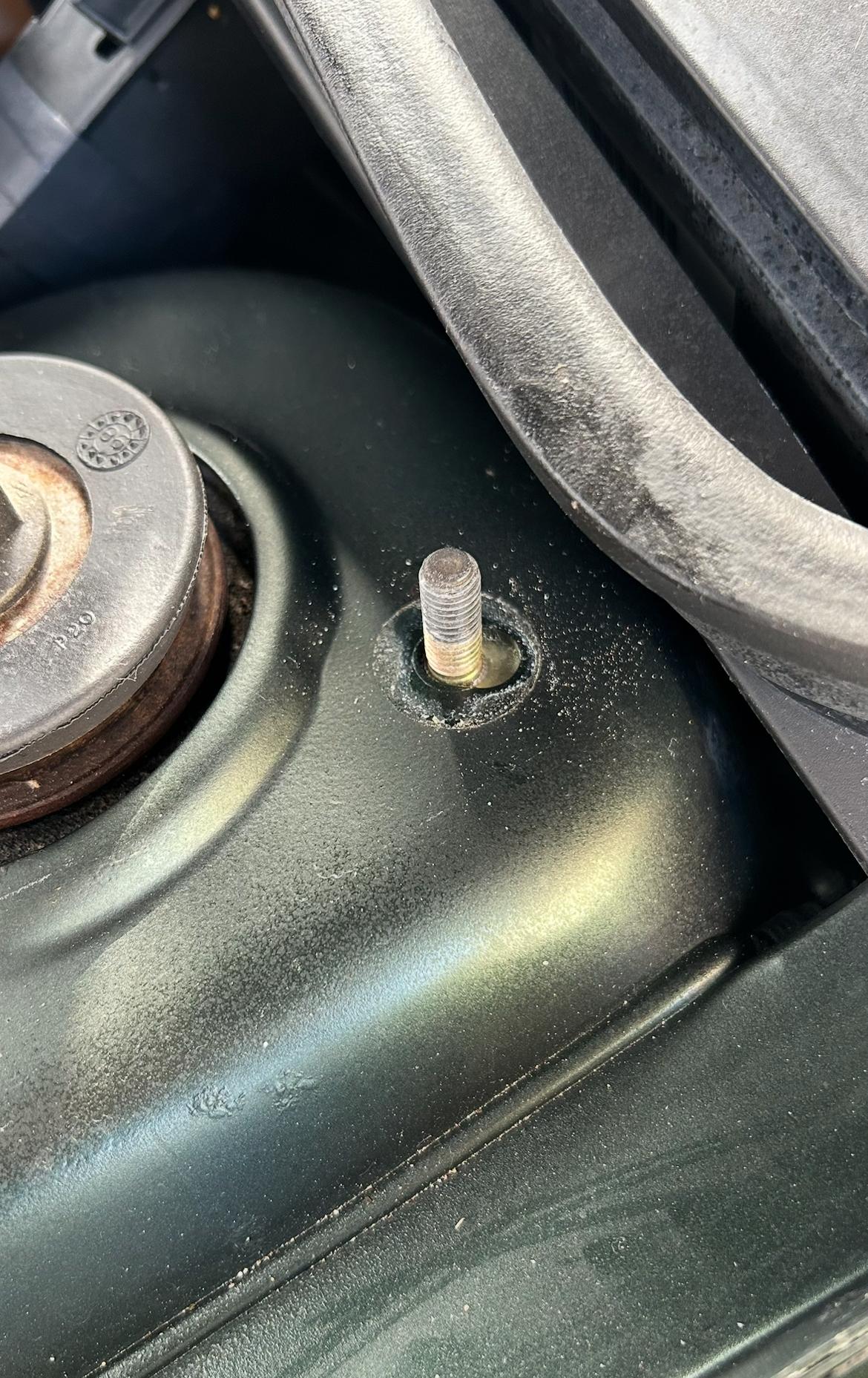 Volvo 850 TDI – Feder / Federteller schleifen am Radkasten